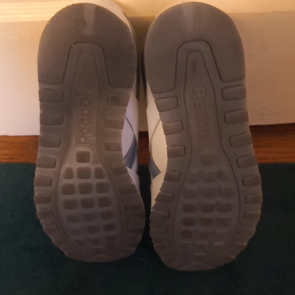 White Reebok Sneakers Women's Size 10 - Picture 4 of 4